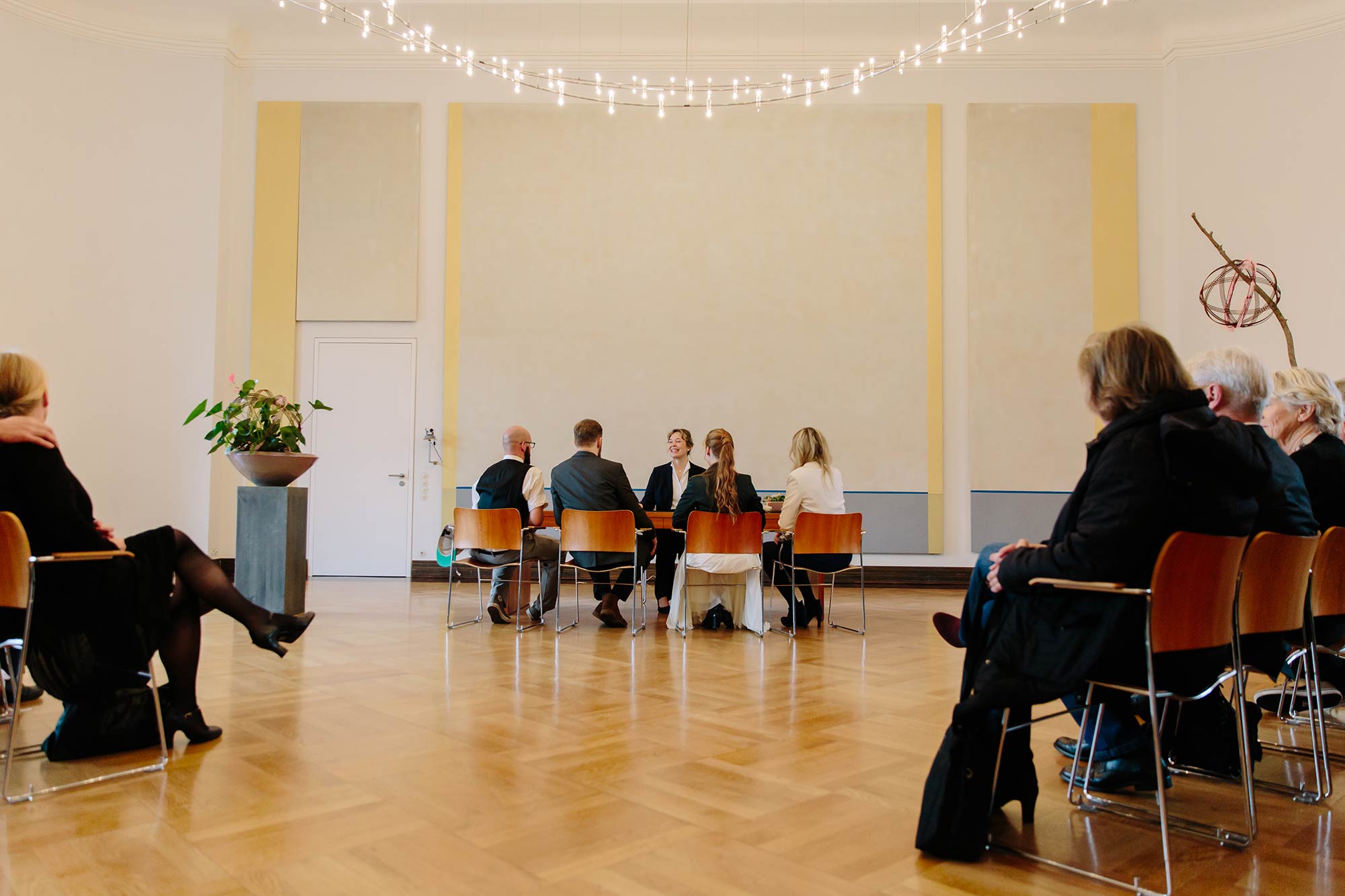 hochzeitsfotograf-muenster-standesamtliche-trauung-vintage-brautpaar-im-lotharinger-kloster